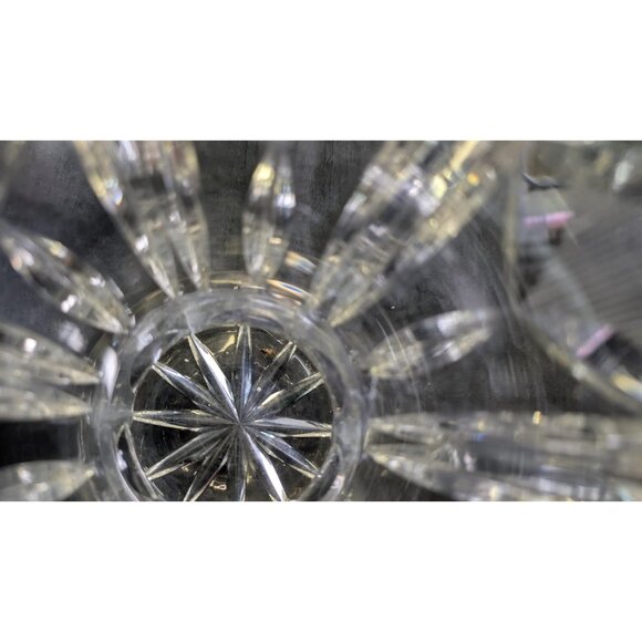 Vintage pressed glass crystal vase - some scratches - Picture 8 of 10